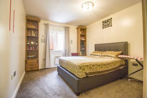 2 bedroom flat for sale, Royal Crescent, Newbury Park, IG2