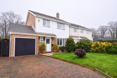 4 bedroom detached house for sale, Agincourt Close, St. Leonards-On-Sea