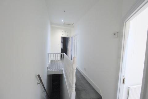 3 bedroom flat to rent, Balfour Road, Ilford, Essex, IG1