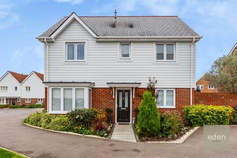 13 Higham Avenue, Snodland, ME6 5SY