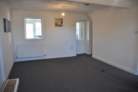 3 bedroom terraced house to rent, Old Post Road, Holyhead