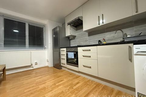 2 bedroom flat to rent, Pollard Close, Lower Holloway