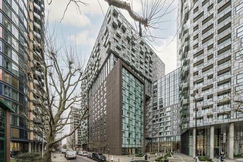 Lincoln Plaza, London E14