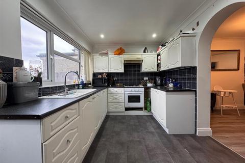 3 bedroom property for sale, Palmerston Road, Grays