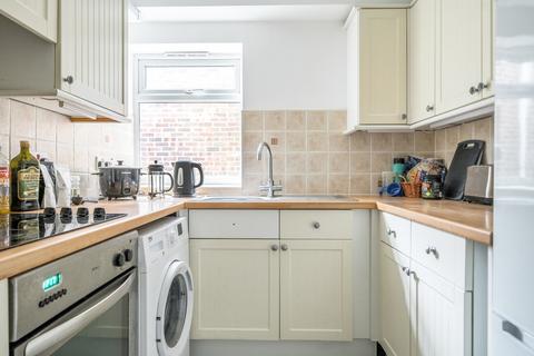 2 bedroom flat for sale, Ockford Road, Surrey GU7