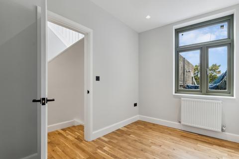 3 bedroom flat to rent, Hornsey Road, London