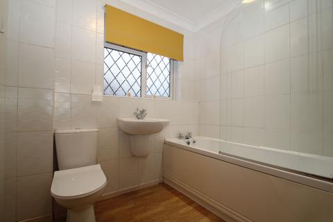 39 Hindhead Close, Uxbridge, UB8 3UE