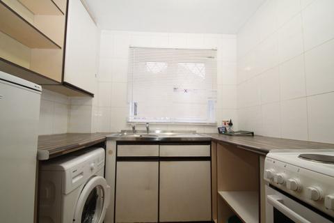 39 Hindhead Close, Uxbridge, UB8 3UE