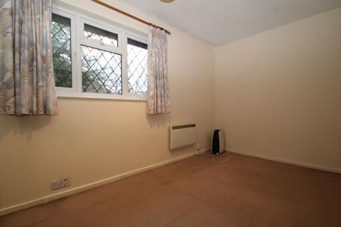 39 Hindhead Close, Uxbridge, UB8 3UE