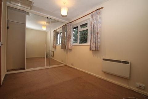 39 Hindhead Close, Uxbridge, UB8 3UE