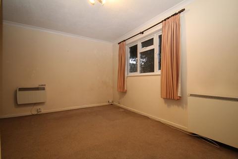 39 Hindhead Close, Uxbridge, UB8 3UE