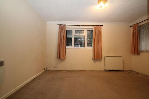 39 Hindhead Close, Uxbridge, UB8 3UE