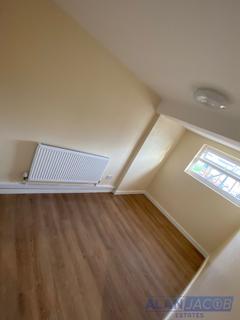 2 bedroom flat to rent, Finucane Gardens, Rainham RM13