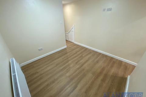 2 bedroom flat to rent, Finucane Gardens, Rainham RM13