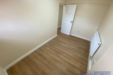 2 bedroom flat to rent, Finucane Gardens, Rainham RM13