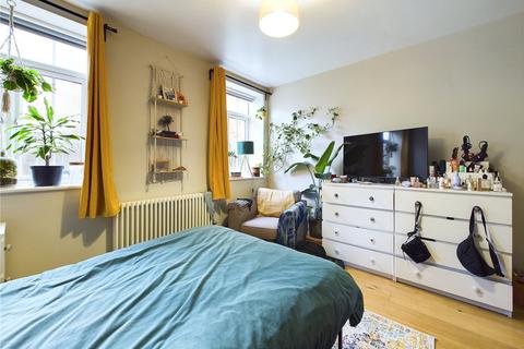 2 bedroom flat to rent, Francis Road, Leyton, London E10