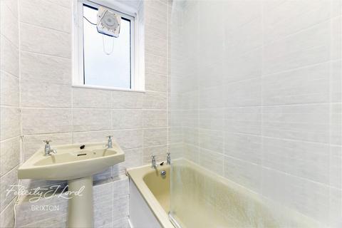 3 bedroom flat for sale, Nelsons Row, London, SW4