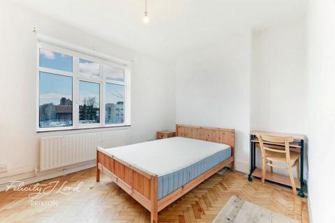 3 bedroom flat for sale, Nelsons Row, London, SW4