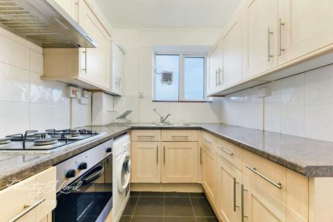 3 bedroom flat for sale, Nelsons Row, London, SW4