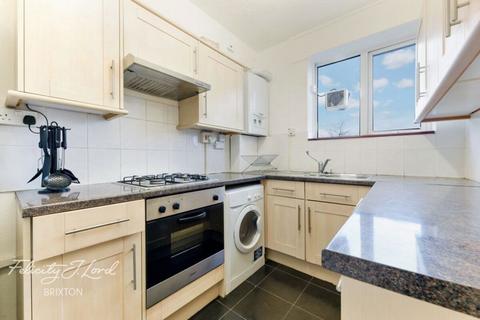 3 bedroom flat for sale, Nelsons Row, London, SW4