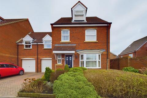 4 bedroom link detached house for sale, Willowdale Close, Bridlington