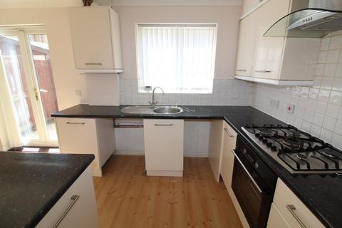 3 bedroom end of terrace house to rent, Magdalin Drive, Stanningley, Leeds, LS28 6LD