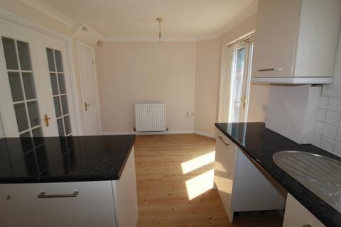 3 bedroom end of terrace house to rent, Magdalin Drive, Stanningley, Leeds, LS28 6LD