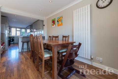 3 bedroom end of terrace house for sale, Arabia Close, E4