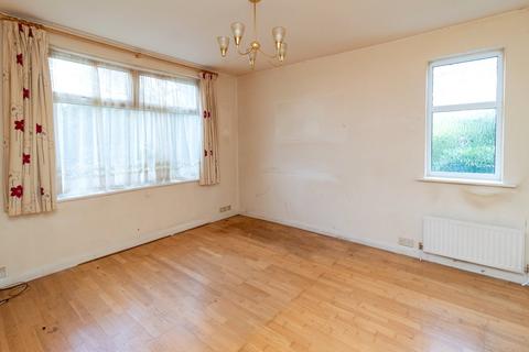 2 bedroom maisonette for sale, Brook Avenue, Edgware, HA8