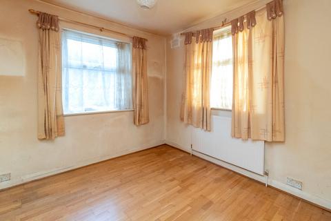 2 bedroom maisonette for sale, Brook Avenue, Edgware, HA8