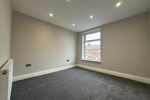 5 bedroom house to rent, Slaithwaite Road, Dewsbury