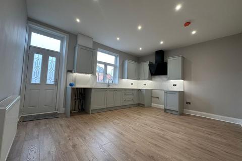 5 bedroom house to rent, Slaithwaite Road, Dewsbury