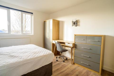 7 bedroom semi-detached house to rent, *£120 excl bills* 7 Bed on Queens Road East, Beeston, Nottingham