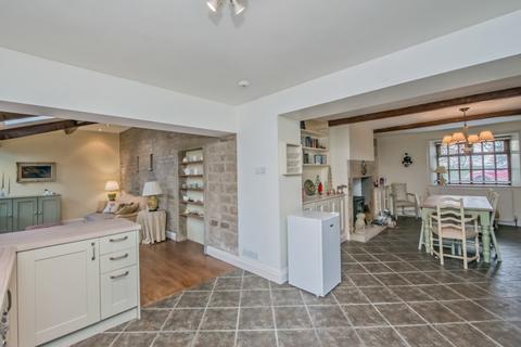 1048 Halifax Road, Scholes, Cleckheaton, BD19 6PE