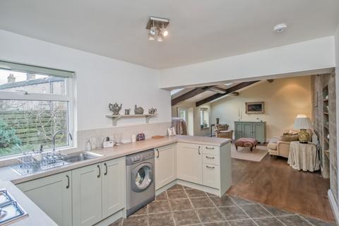 1048 Halifax Road, Scholes, Cleckheaton, BD19 6PE