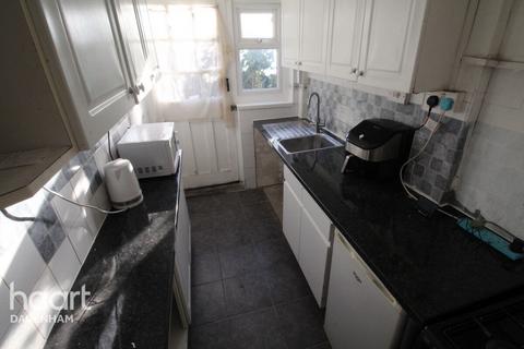 3 bedroom terraced house to rent, Oxlow Lane, DAGENHAM