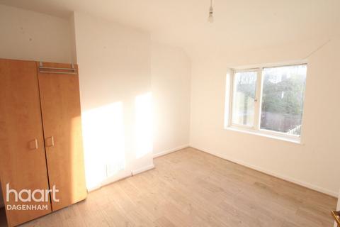 3 bedroom terraced house to rent, Oxlow Lane, DAGENHAM