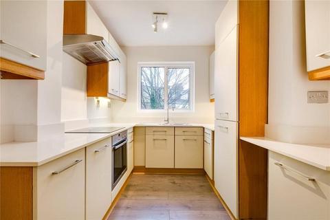 3 bedroom apartment to rent, Mercier Road, London SW15