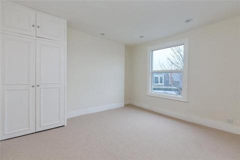 3 bedroom apartment to rent, Mercier Road, London SW15