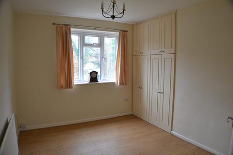 4 bedroom semi-detached house to rent, Dene Way, Newbury RG14