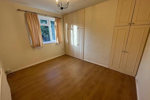 4 bedroom semi-detached house to rent, Dene Way, Newbury RG14