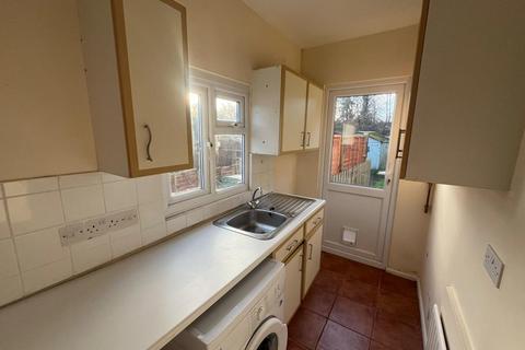 4 bedroom semi-detached house to rent, Dene Way, Newbury RG14