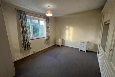 4 bedroom semi-detached house to rent, Dene Way, Newbury RG14