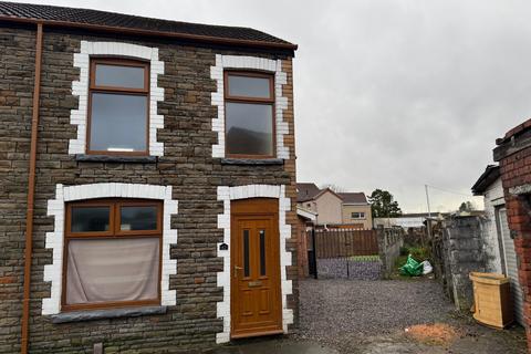 3 bedroom terraced house to rent, Southgate Street, Neath