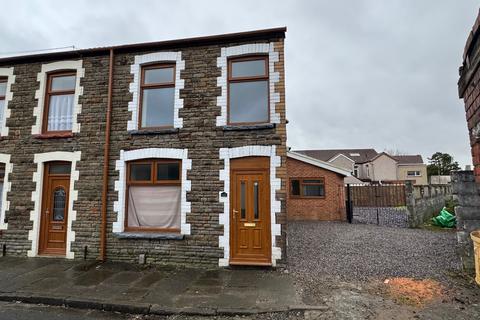 3 bedroom terraced house to rent, Southgate Street, Neath