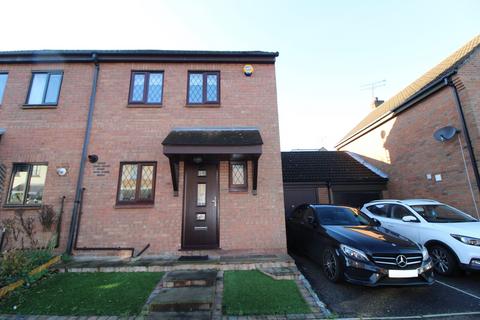 2 bedroom semi-detached house to rent, Brackens Drive, Warley, CM14