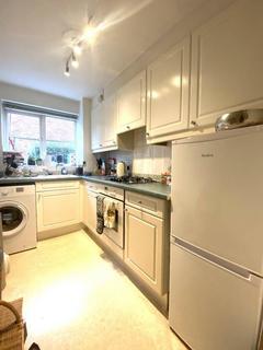 2 bedroom flat to rent, Grove Hill, London E18