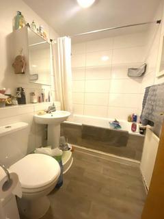 2 bedroom flat to rent, Grove Hill, London E18