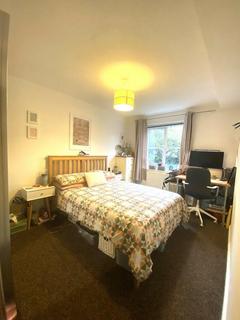 2 bedroom flat to rent, Grove Hill, London E18