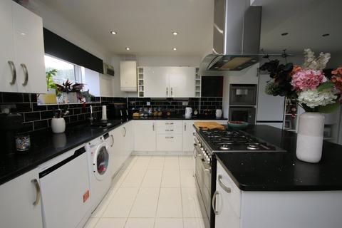 4 bedroom property for sale, Pingles Road, North Wootton, PE30